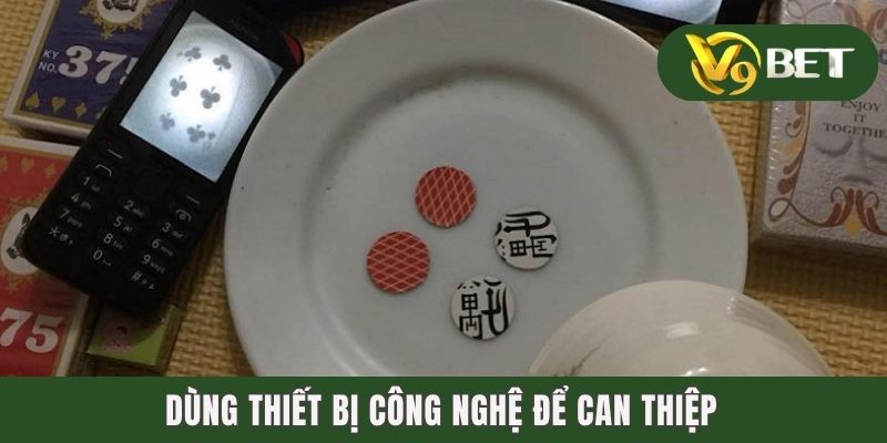 Xóc Đĩa Bịp - Cạm Bẫy Khiến Nhiều Tay Chơi Mất Tiền Oan 3 Dùng thiết bị công nghệ để can thiệp